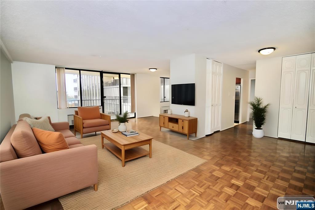 300 Winston Dr #106, Cliffside Park, NJ 07010