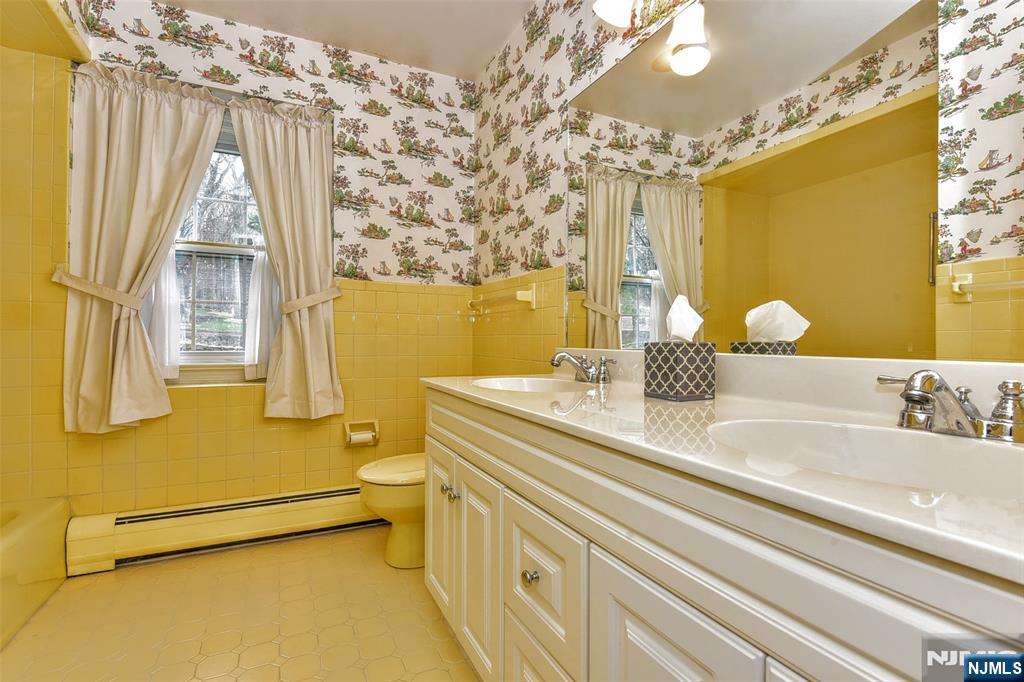 19 Aldbury Drive, Upper Saddle River, NJ, 07458