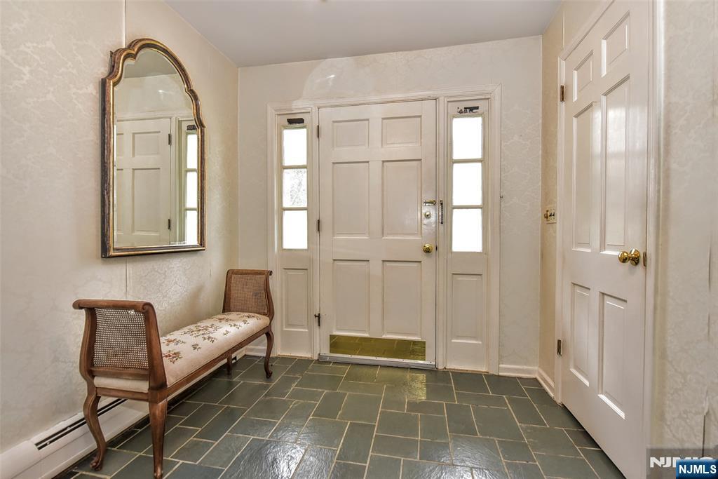 19 Aldbury Drive, Upper Saddle River, NJ, 07458