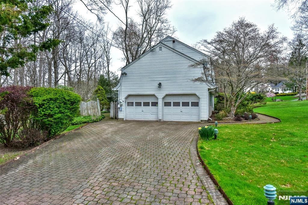 19 Aldbury Drive, Upper Saddle River, NJ, 07458