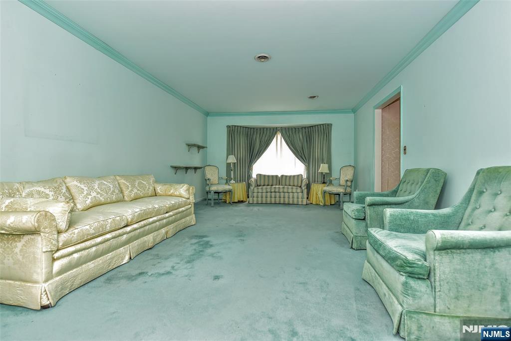 19 Aldbury Drive, Upper Saddle River, NJ, 07458