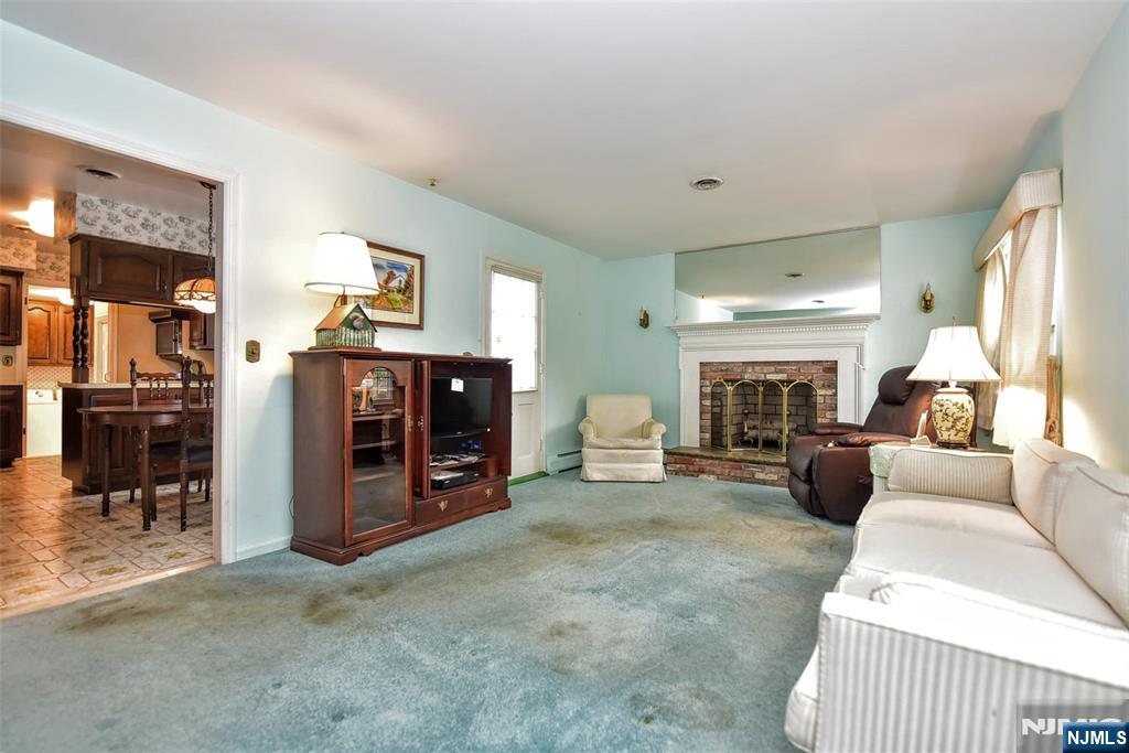 19 Aldbury Drive, Upper Saddle River, NJ, 07458