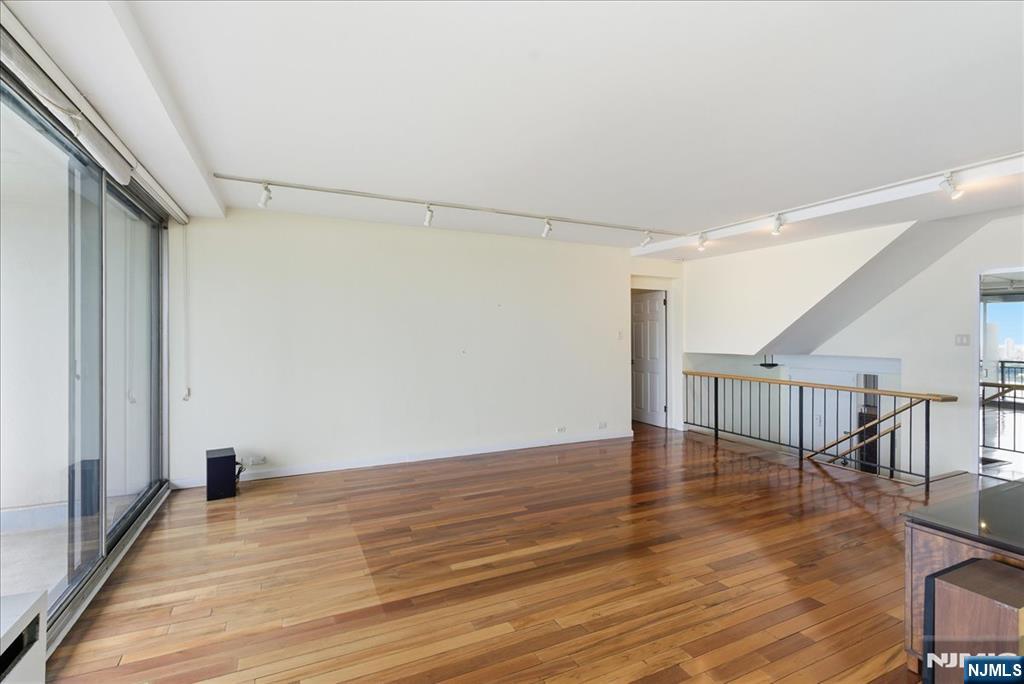 2 Horizon Rd #1214, Fort Lee, NJ 07024