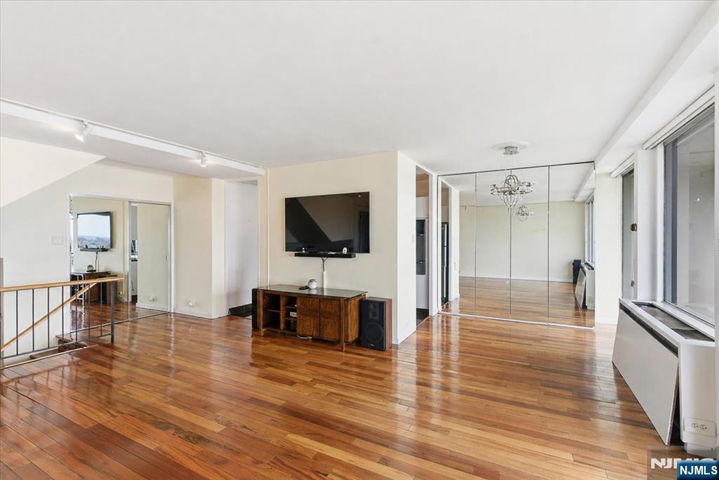 2 Horizon Rd #1214, Fort Lee, NJ 07024