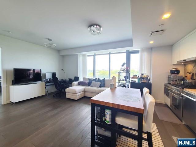 320 Adolphus Avenue #914