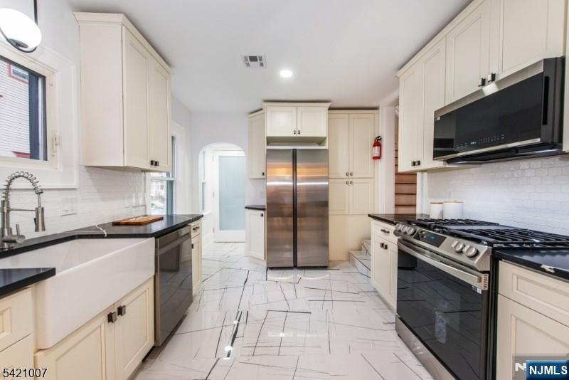 104 Reynolds Place - Photo 4