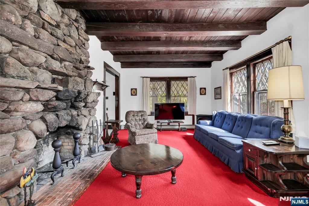 15 Deerhaven Lane