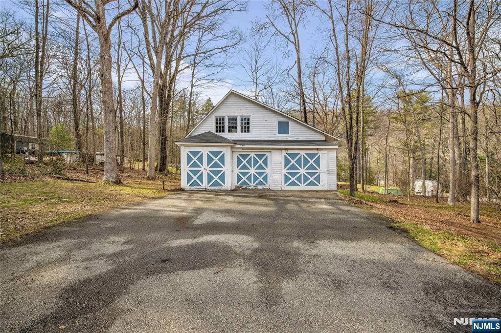 15 Deerhaven Lane