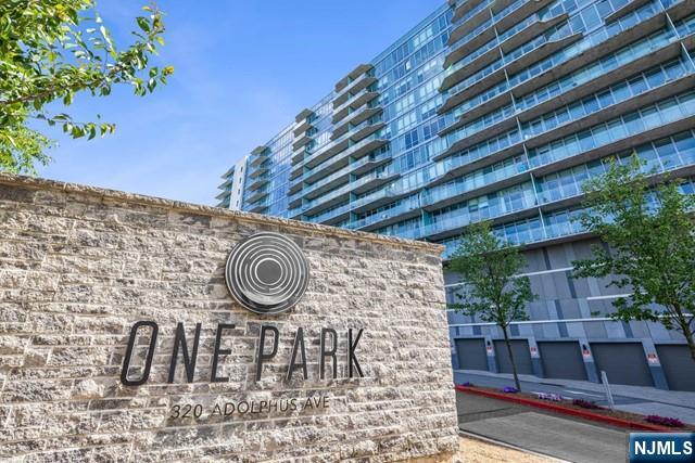 320 Adolphus Avenue #1104