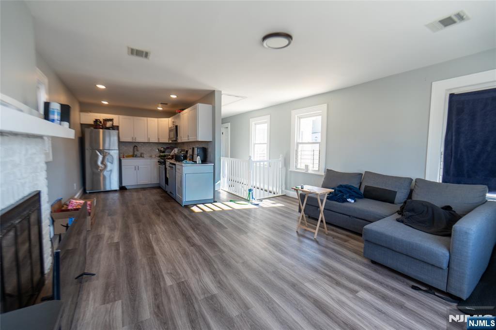 289 Leonia Avenue - Photo 2