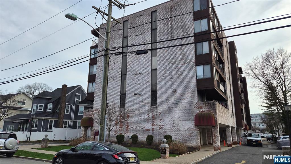 55 Clinton Place #304