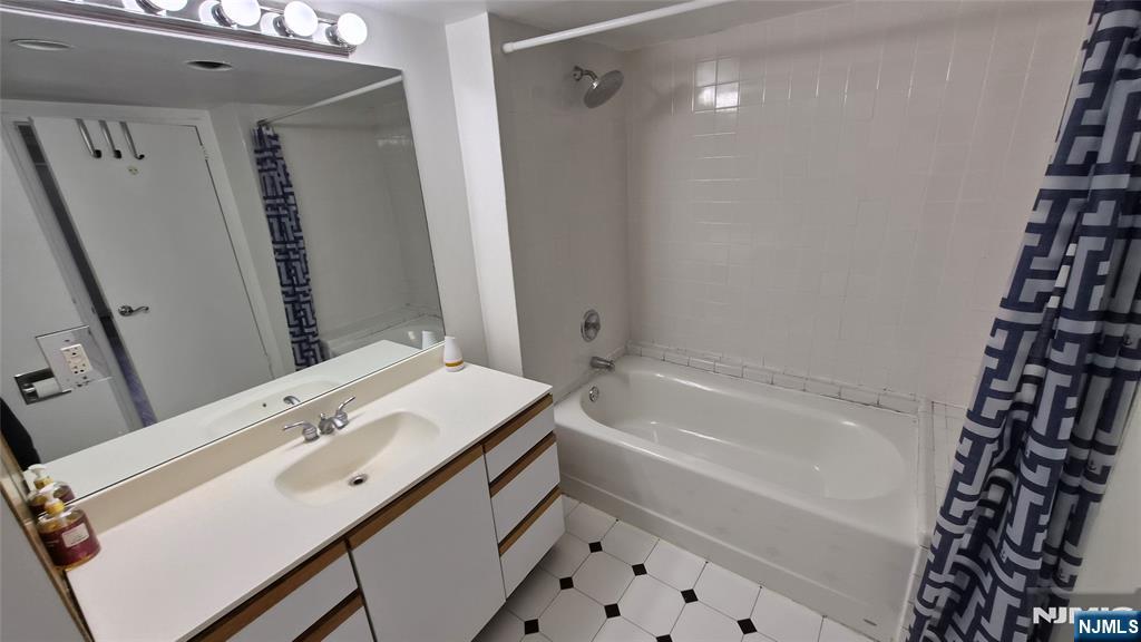 55 Clinton Place #304