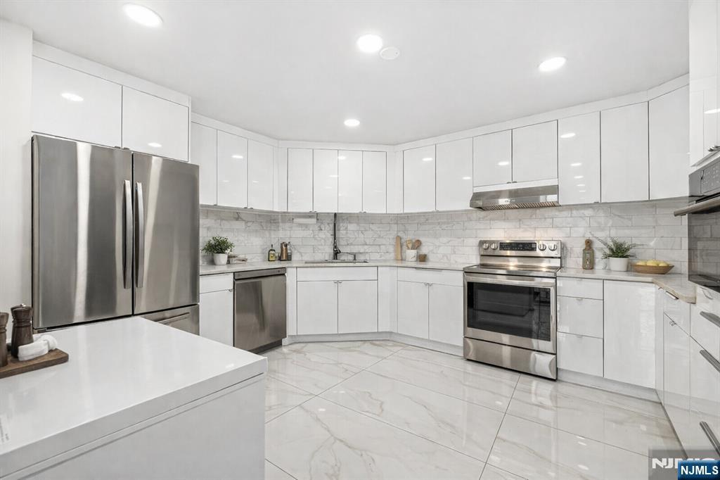 427 Harmon Cove Tower #427