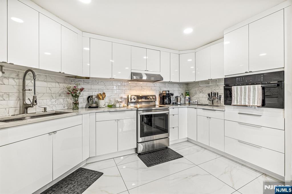 427 Harmon Cove Tower #427