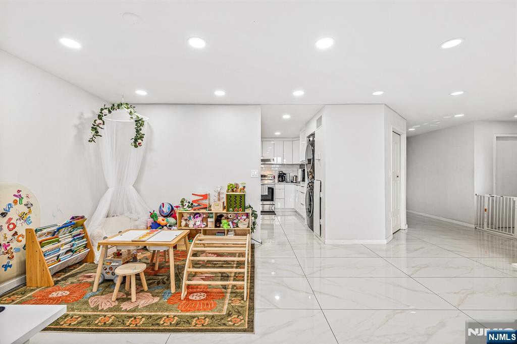 427 Harmon Cove Tower #427