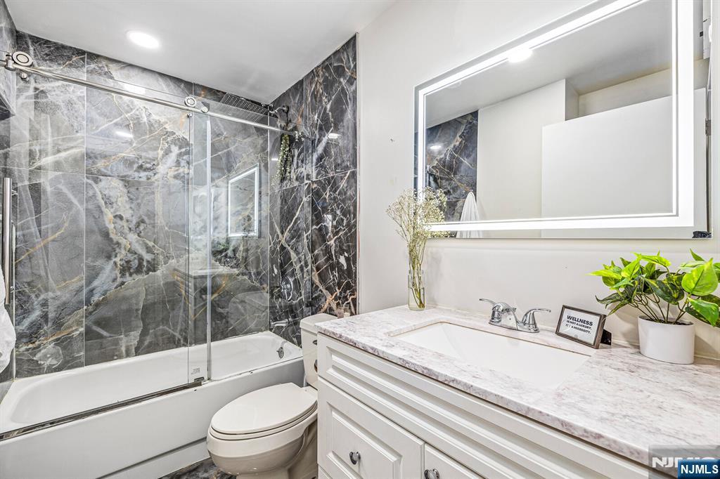 427 Harmon Cove Tower #427