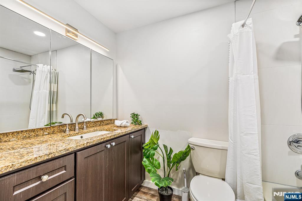 427 Harmon Cove Tower #427