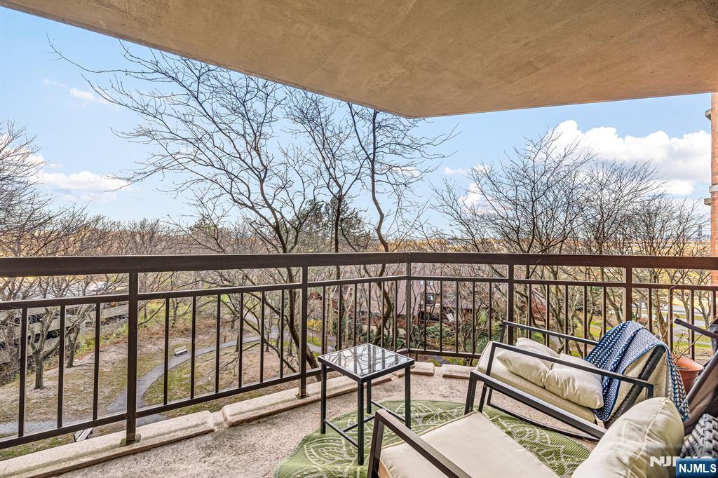 427 Harmon Cove Tower #427