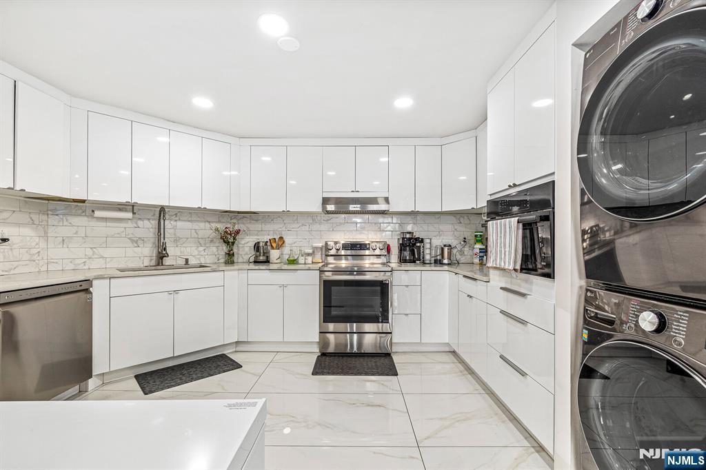 427 Harmon Cove Tower #427