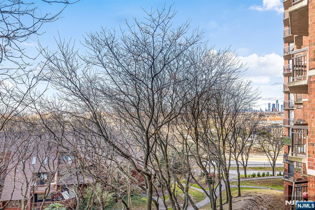 427 Harmon Cove Tower #427