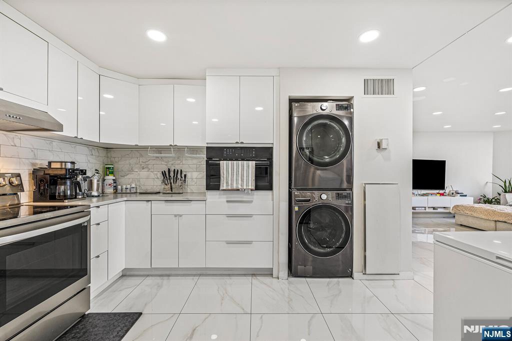 427 Harmon Cove Tower #427