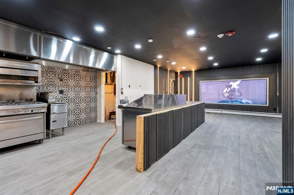 166 Getty Avenue - Photo 2