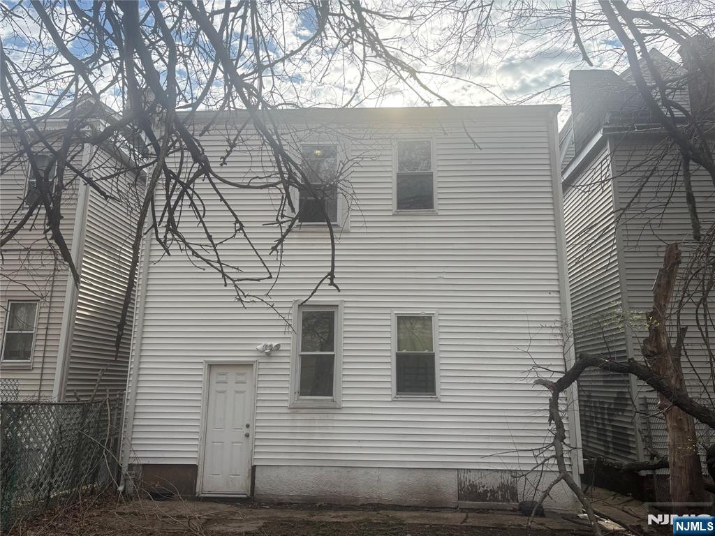 185 Seymour Avenue - Photo 2