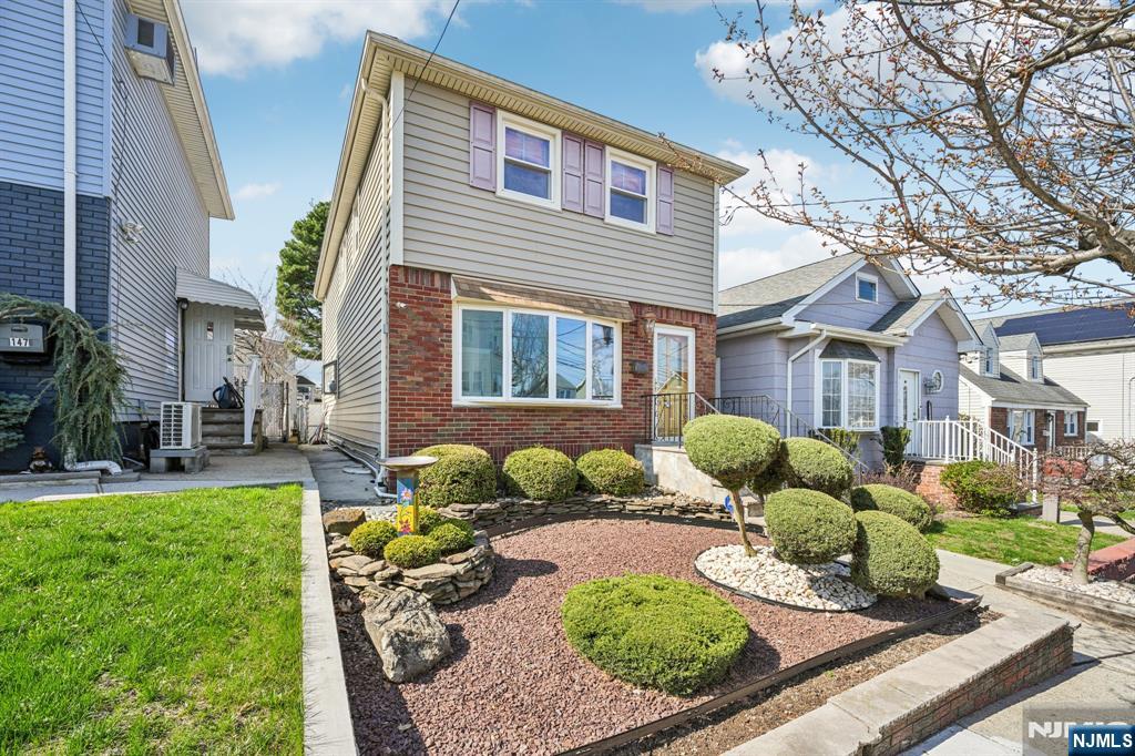 151 Arlington Boulevard - Photo 2