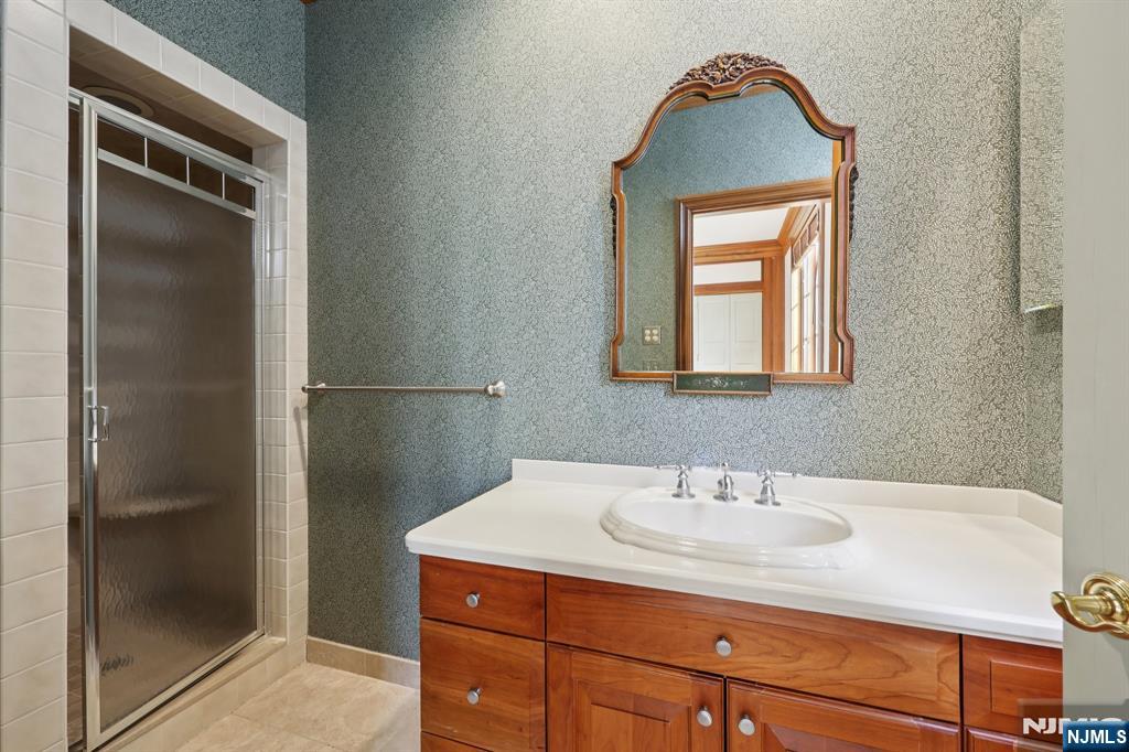 Full Bathroom.