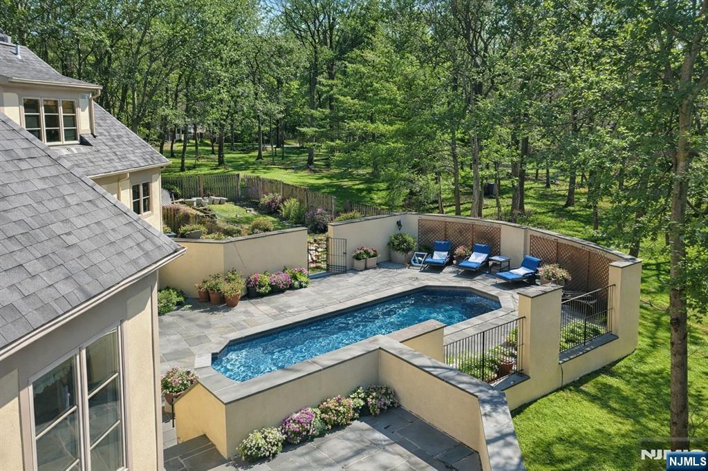 Pool, virtually enhanced.