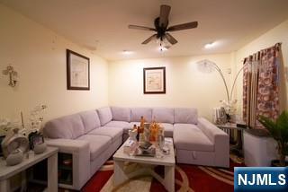 18 Llewellyn Avenue - Photo 2