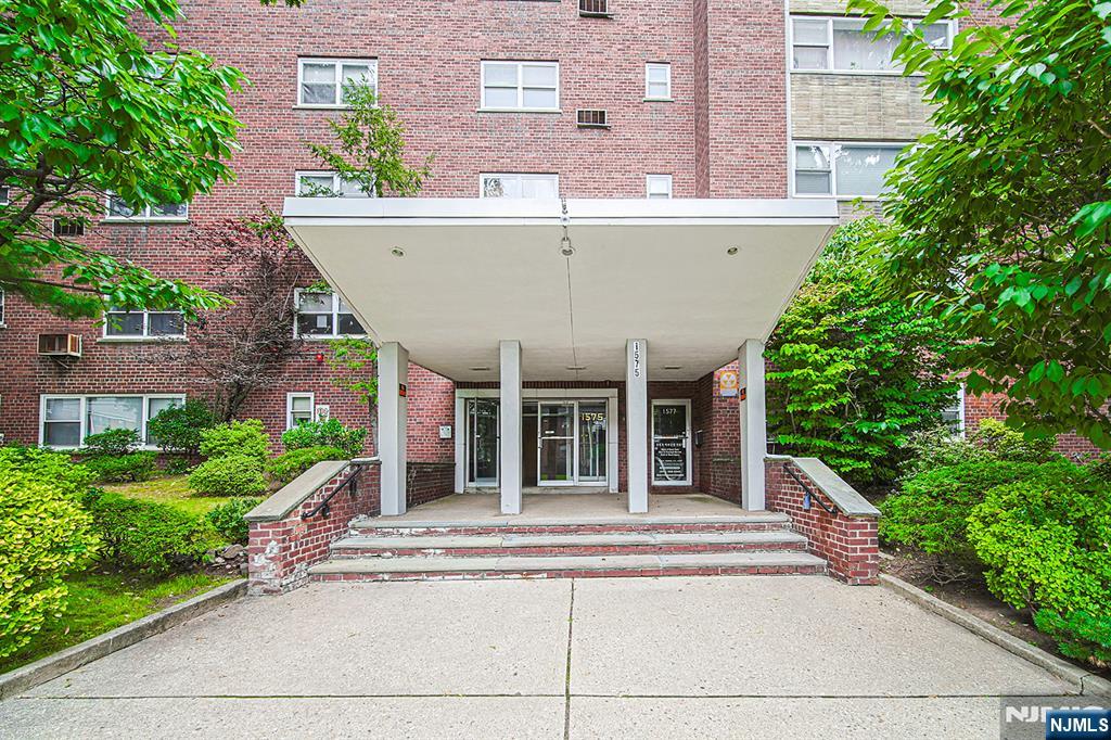 1575 Center Ave #3F, Fort Lee, NJ 07024
