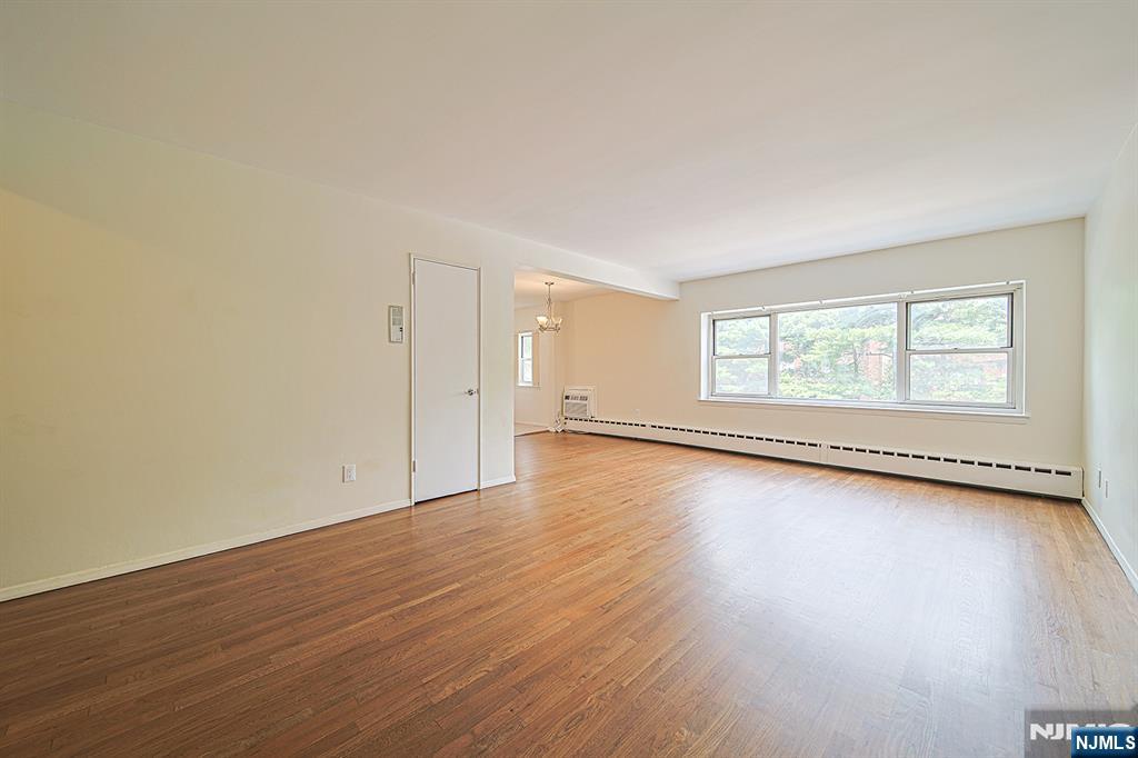1575 Center Ave #3F, Fort Lee, NJ 07024