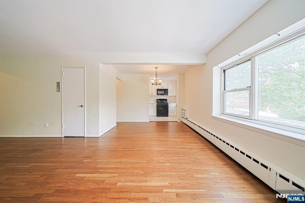 1575 Center Ave #3F, Fort Lee, NJ 07024