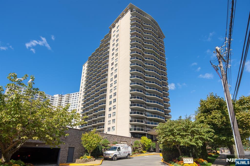 2077 Center Ave #7G, Fort Lee, NJ 07024