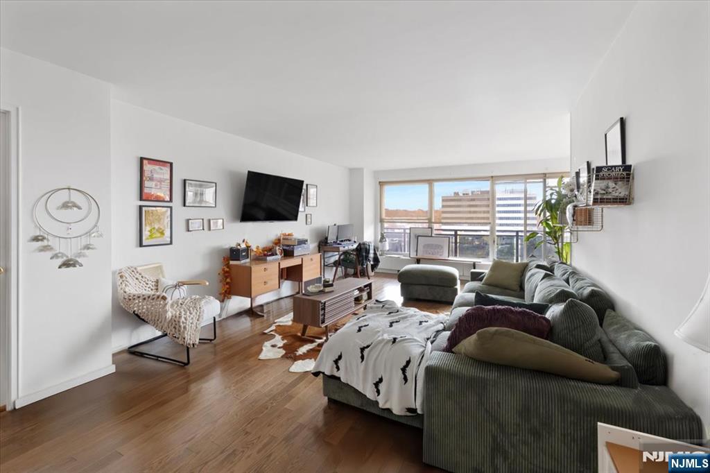 2077 Center Ave #7G, Fort Lee, NJ 07024