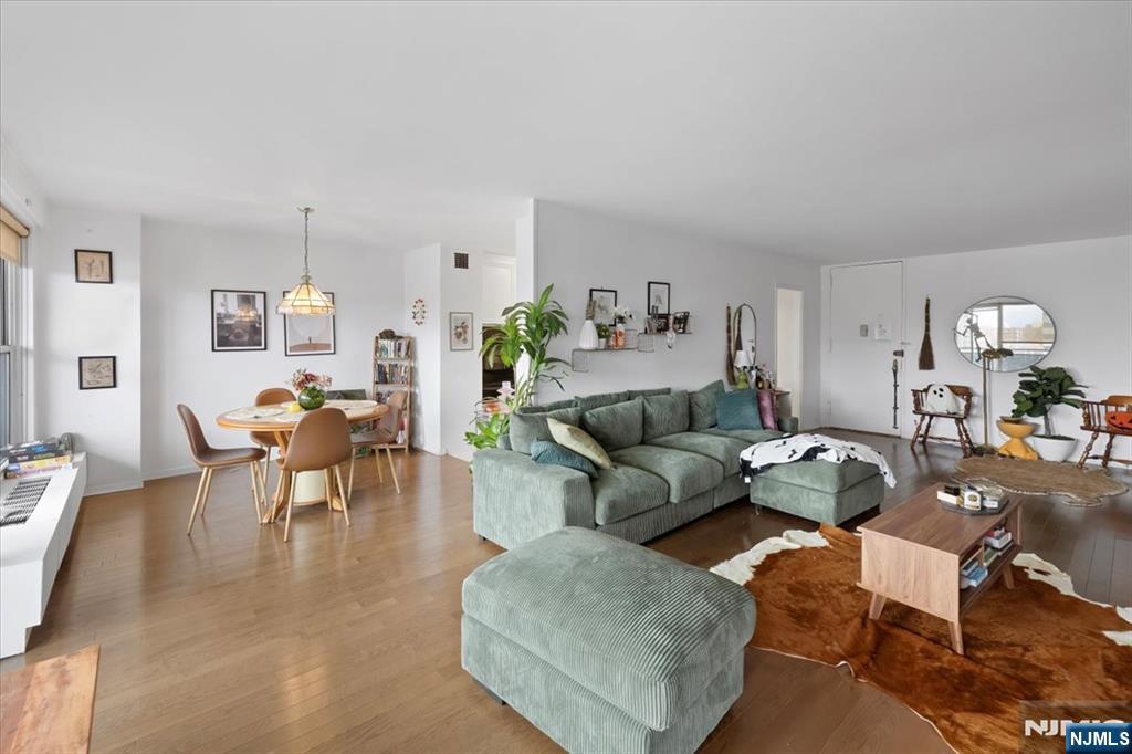 2077 Center Ave #7G, Fort Lee, NJ 07024