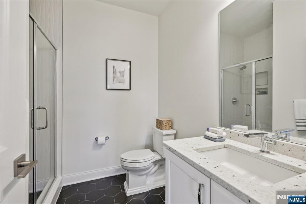 Full bathroom in Bedroom #2