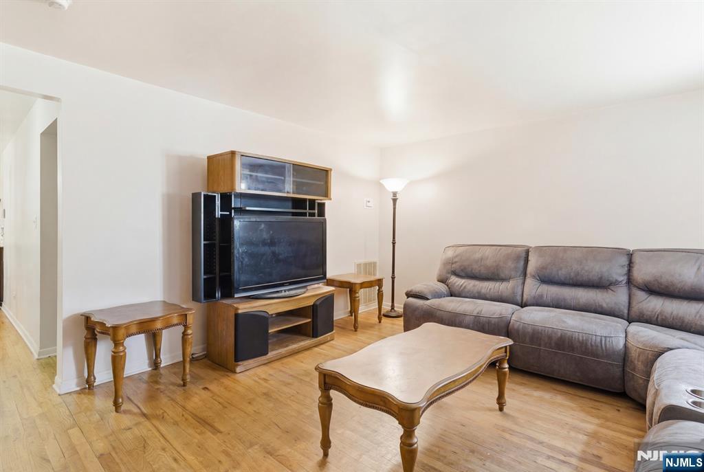 94 19th Avenue, Newark, NJ, 07103