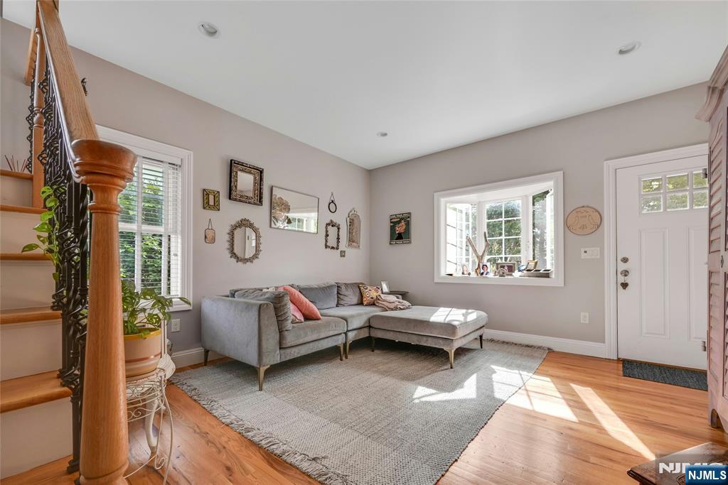 921 Broadway - Photo 4