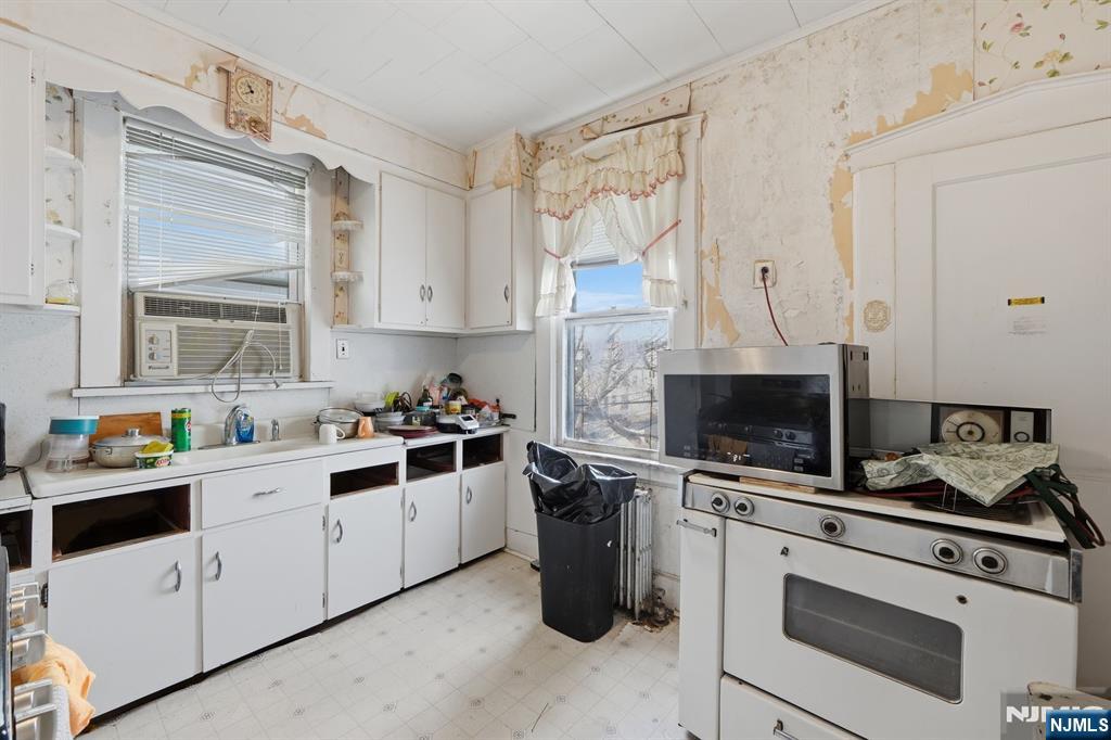 53 Sunnyside Terrace, East Orange, NJ, 07018