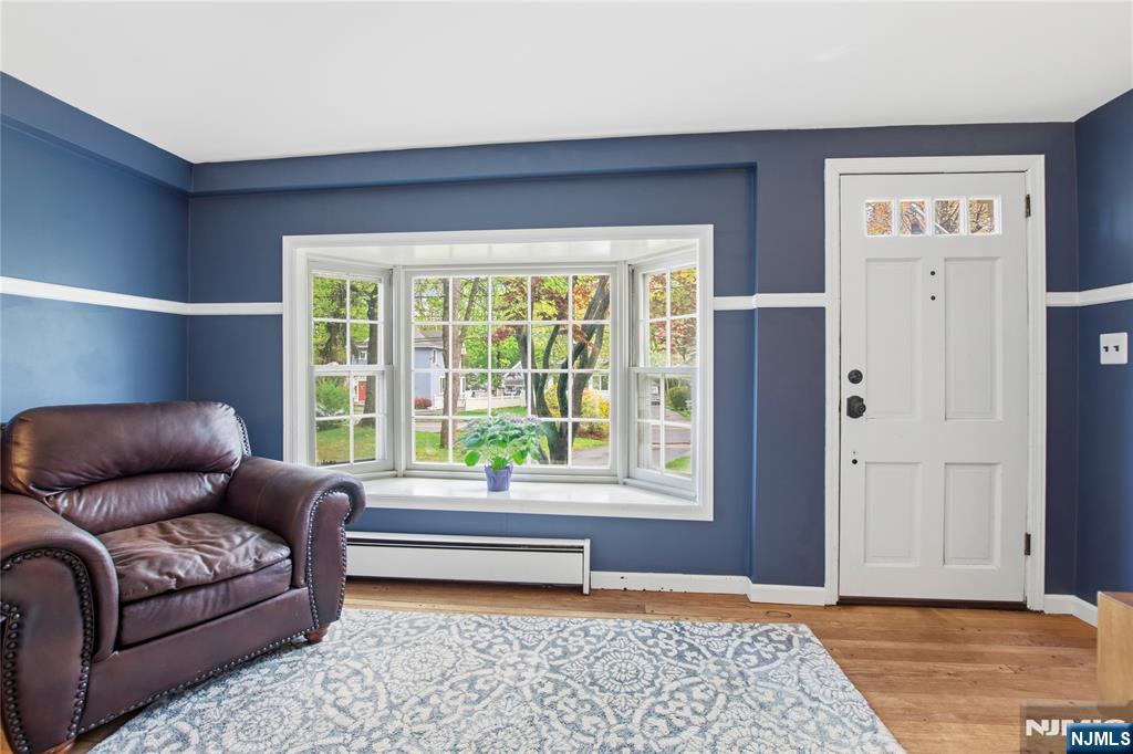 454 Maple Avenue - Photo 4