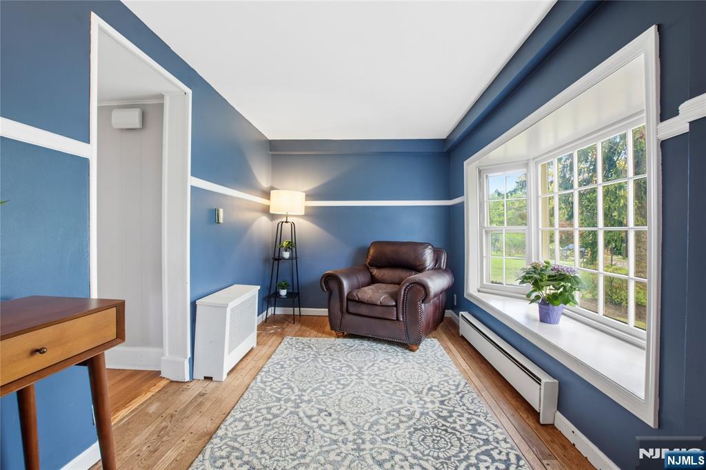 454 Maple Avenue - Photo 5