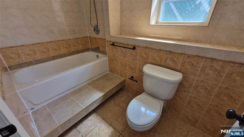 104 Wallington Avenue