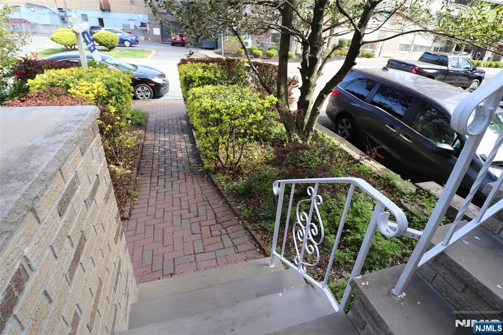 1359 15th St, Fort Lee, NJ 07024