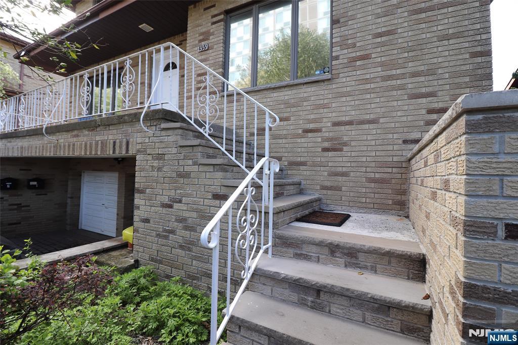 1359 15th St, Fort Lee, NJ 07024