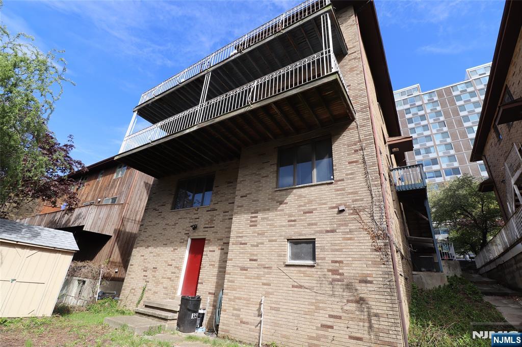 1359 15th St, Fort Lee, NJ 07024