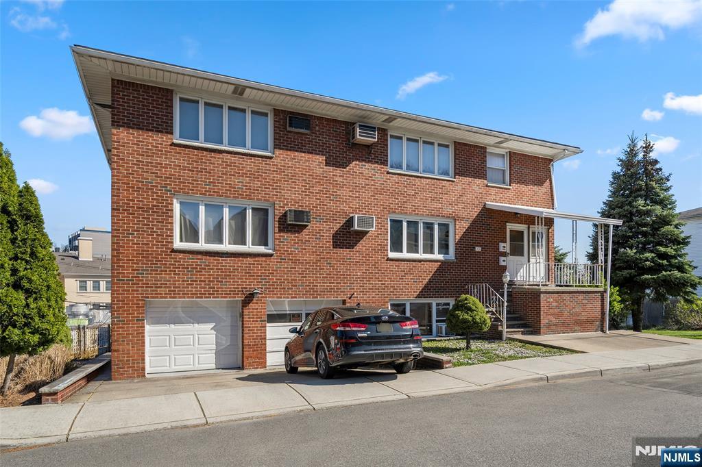 170 Mcwhorter St, Newark City, NJ, 07105-1123