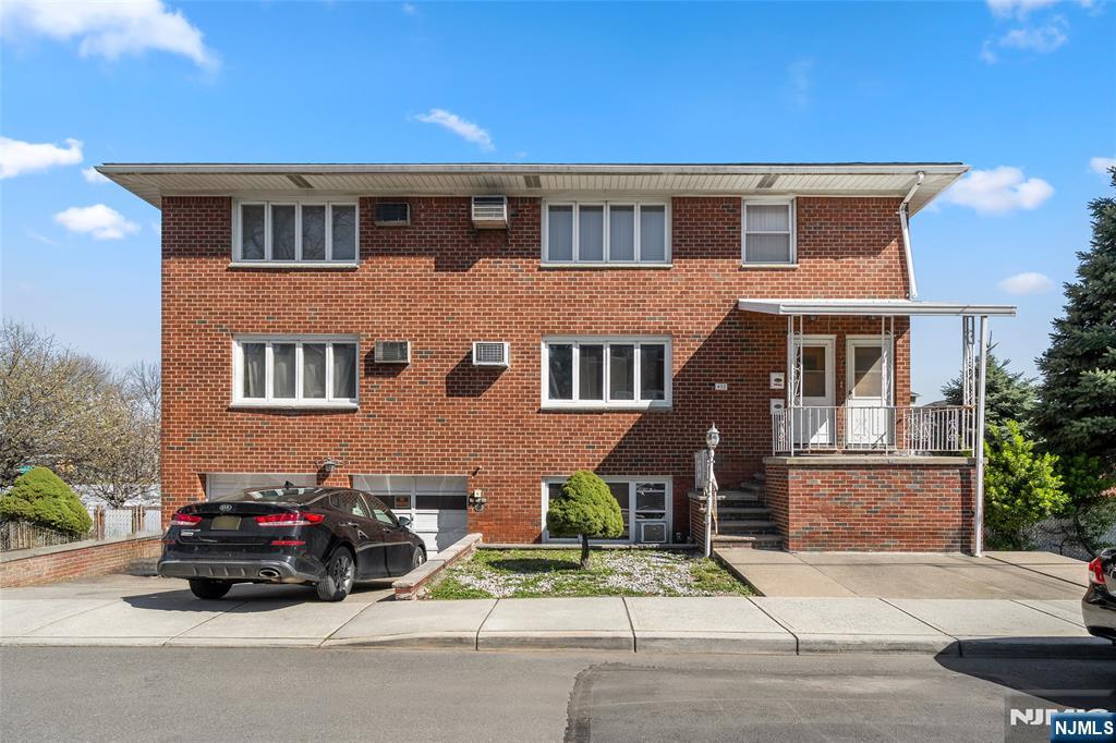 452 Commercial Avenue - Photo 2