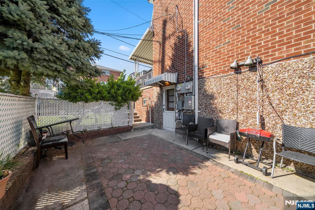 452 Commercial Avenue — photo 31